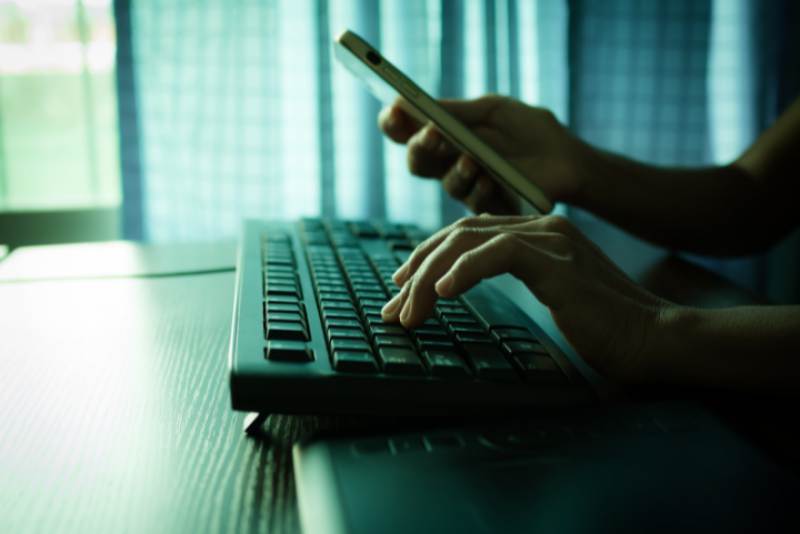 Servicepauschale von Drei zurückfordern Verbraucher